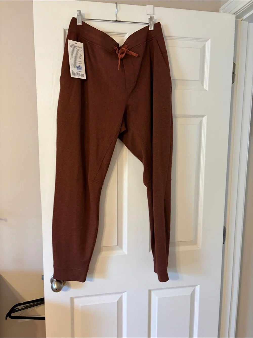 Men’s brand new lululemon with tags rust sweatpants